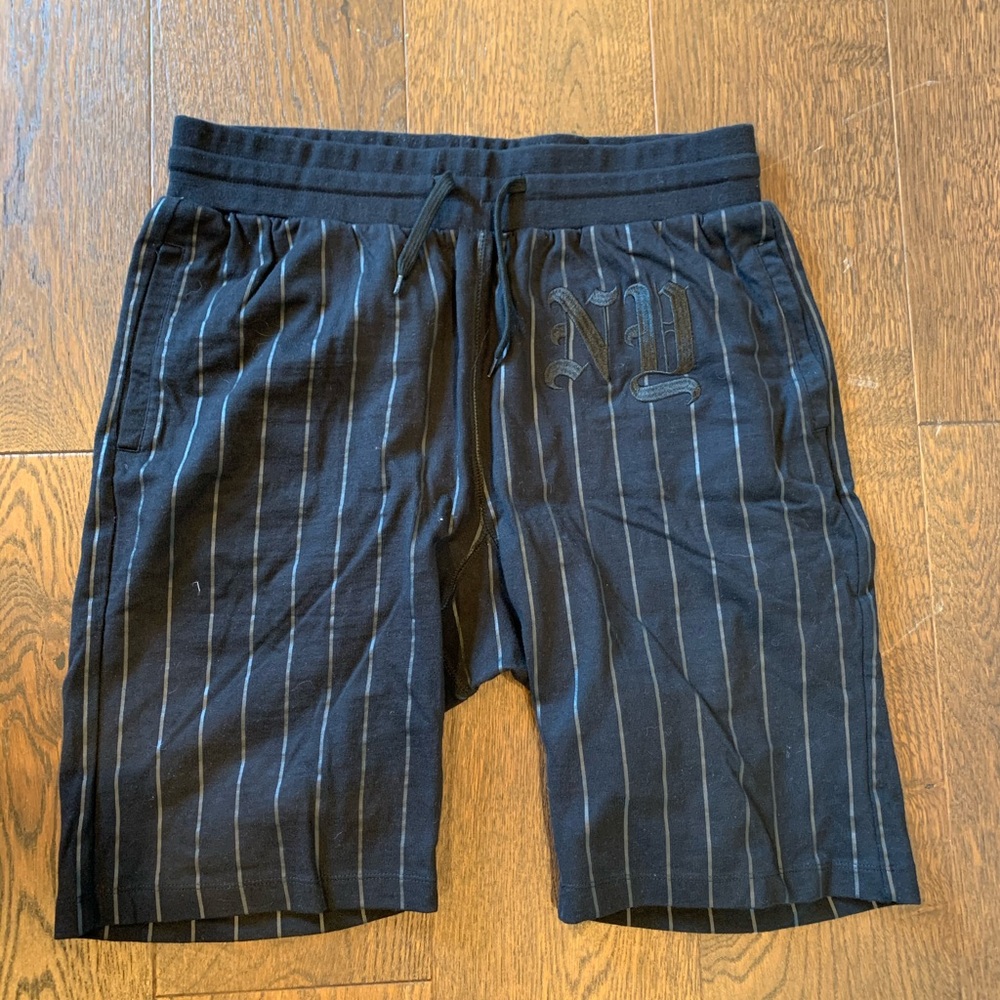 Men’s SSUR black with grey lines shorts Large